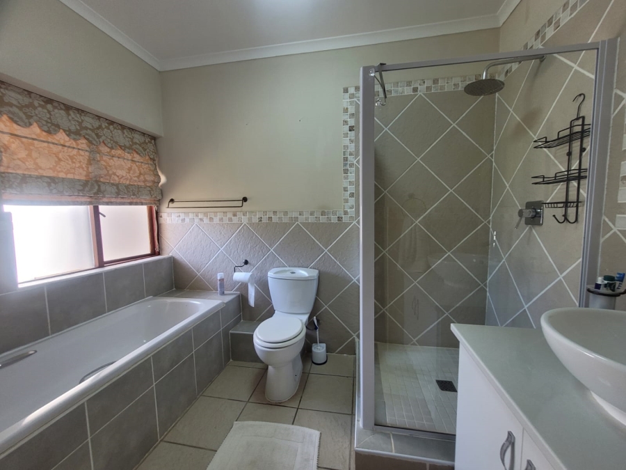 To Let 3 Bedroom Property for Rent in Paradise Beach Eastern Cape